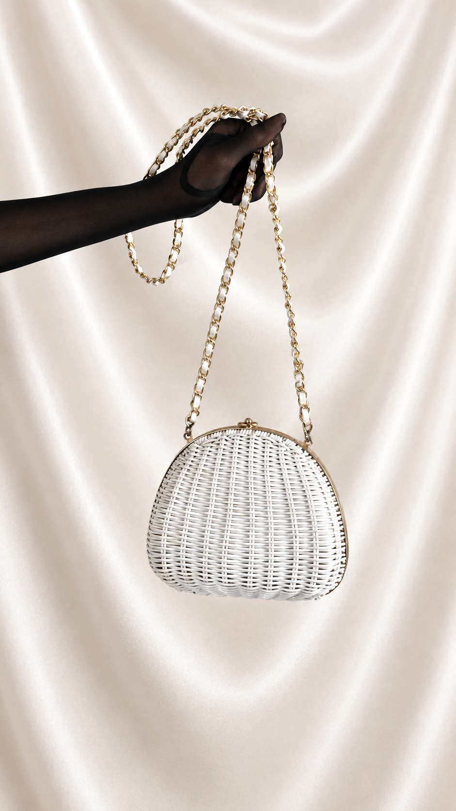 No. 21 Vintage White Wicker Chain Bag