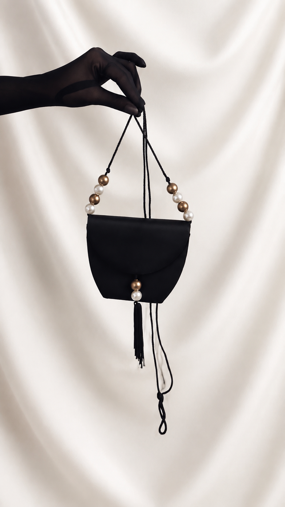No. 07 The Pearl and Tassel Bag